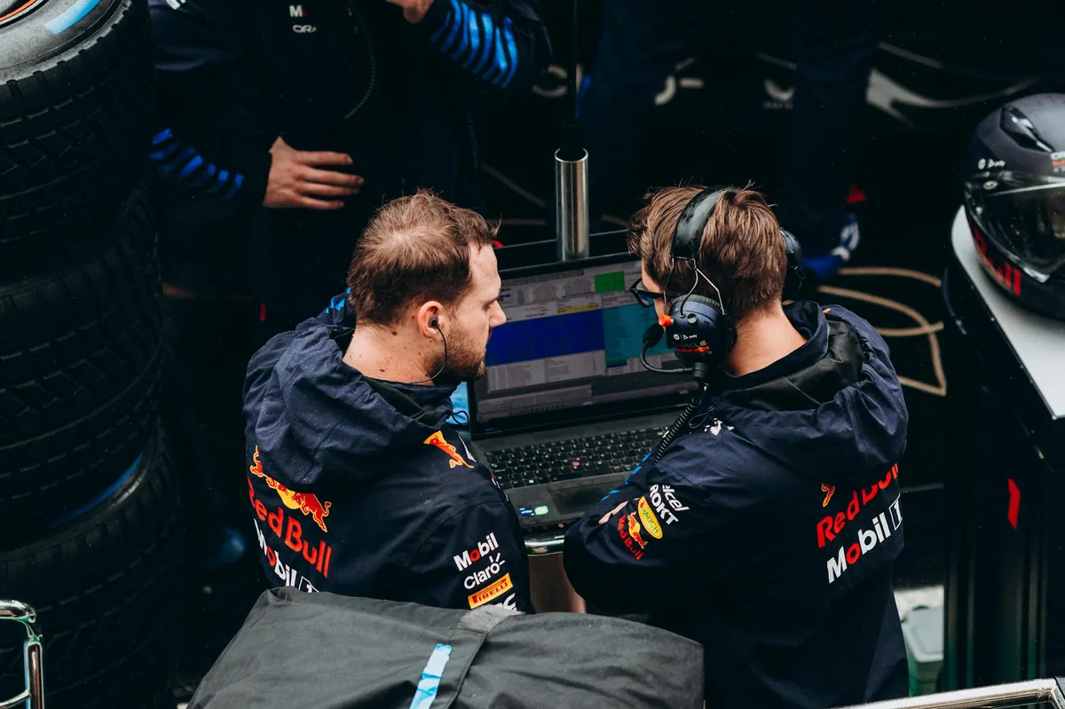 Binomo Technical Analysis — Mastering Moving Averages with Binomo Technical Analysis